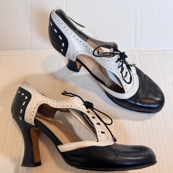 Anyi Lu Black White Leather Oxford Lace Up Heels Womens 7 Classic Preppy Fall - Picture 1 of 9